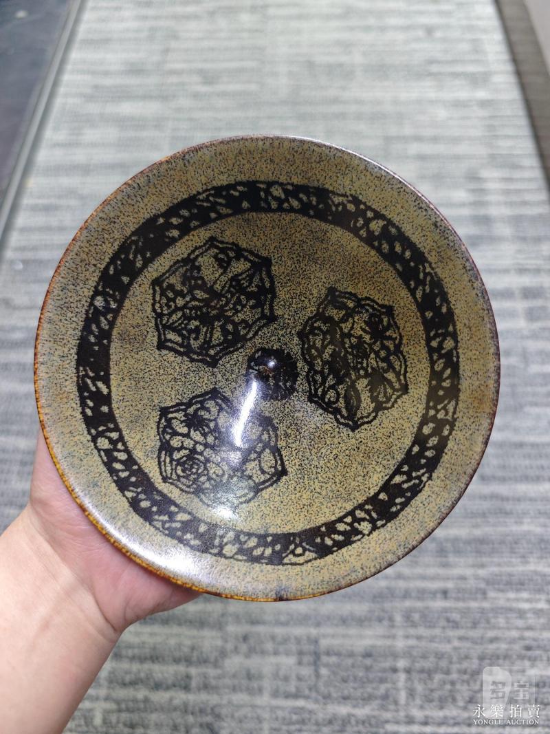 明 褐釉剪纸贴花福禄寿斗笠盏 - 图3
